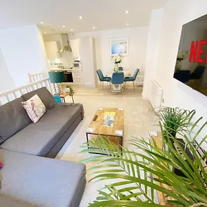 The Seaside Maisonette. Free Parking/close To Town Apartment Bournemouth