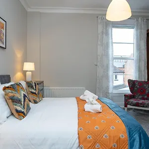 Queens Large 2 Bdr & 1 Bdr By Breaks Belfast